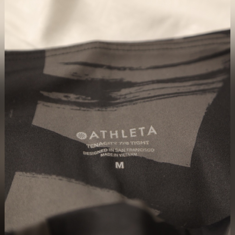 Athleta Tenacity 7/8 Tight Leggings M Black Charcoal Brushstroke Print High R - Picture 3 of 3